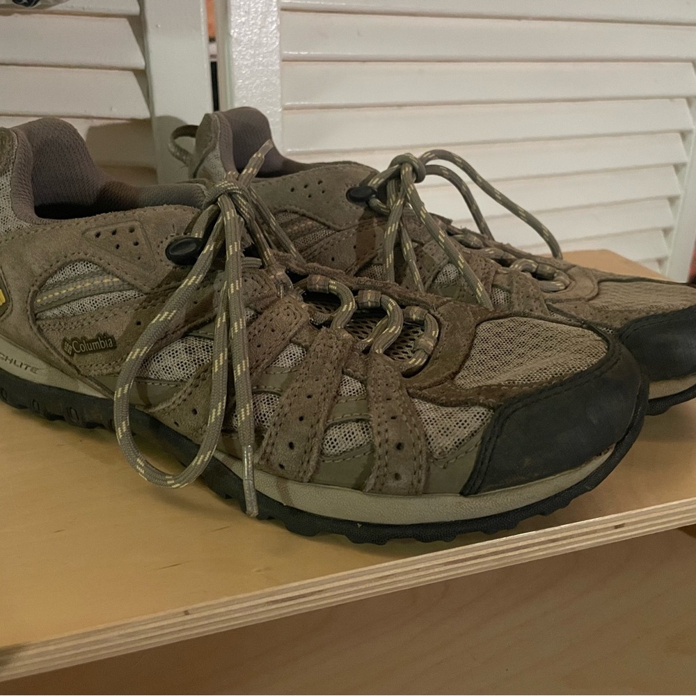 Columbia Men's Athletic Shoes - Tan and Black